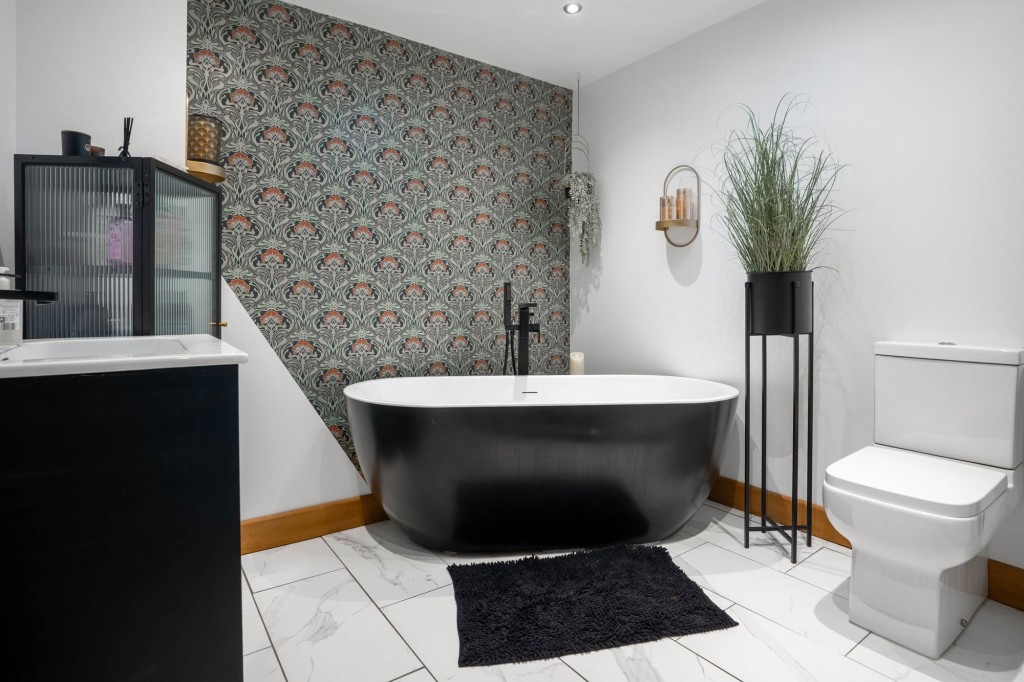 Hillrow, Haddenham, CB6