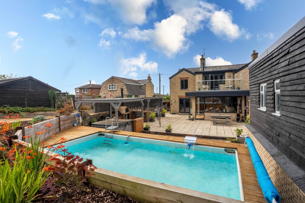 Hillrow, Haddenham, CB6