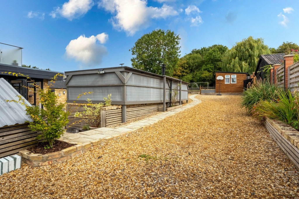 Hillrow, Haddenham, CB6