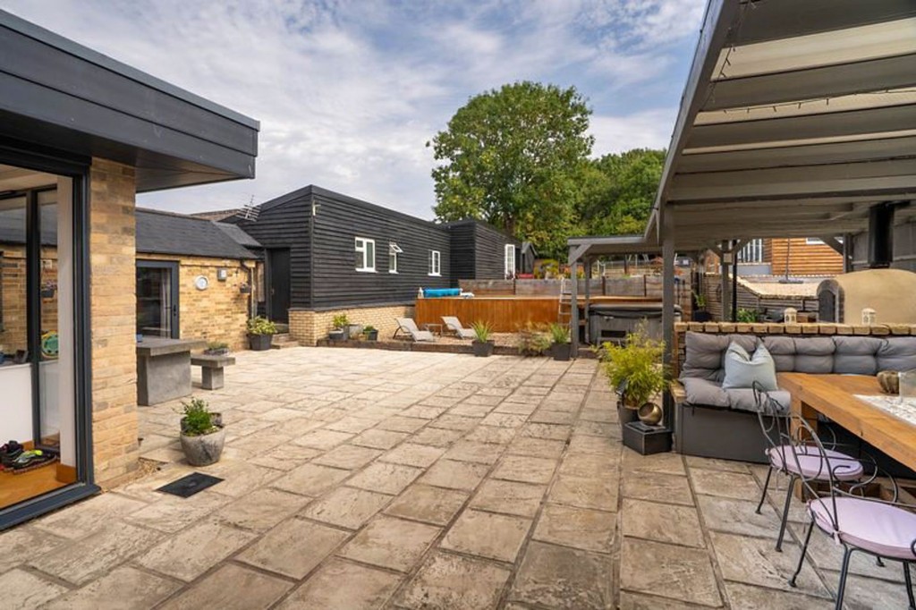 Hillrow, Haddenham, CB6