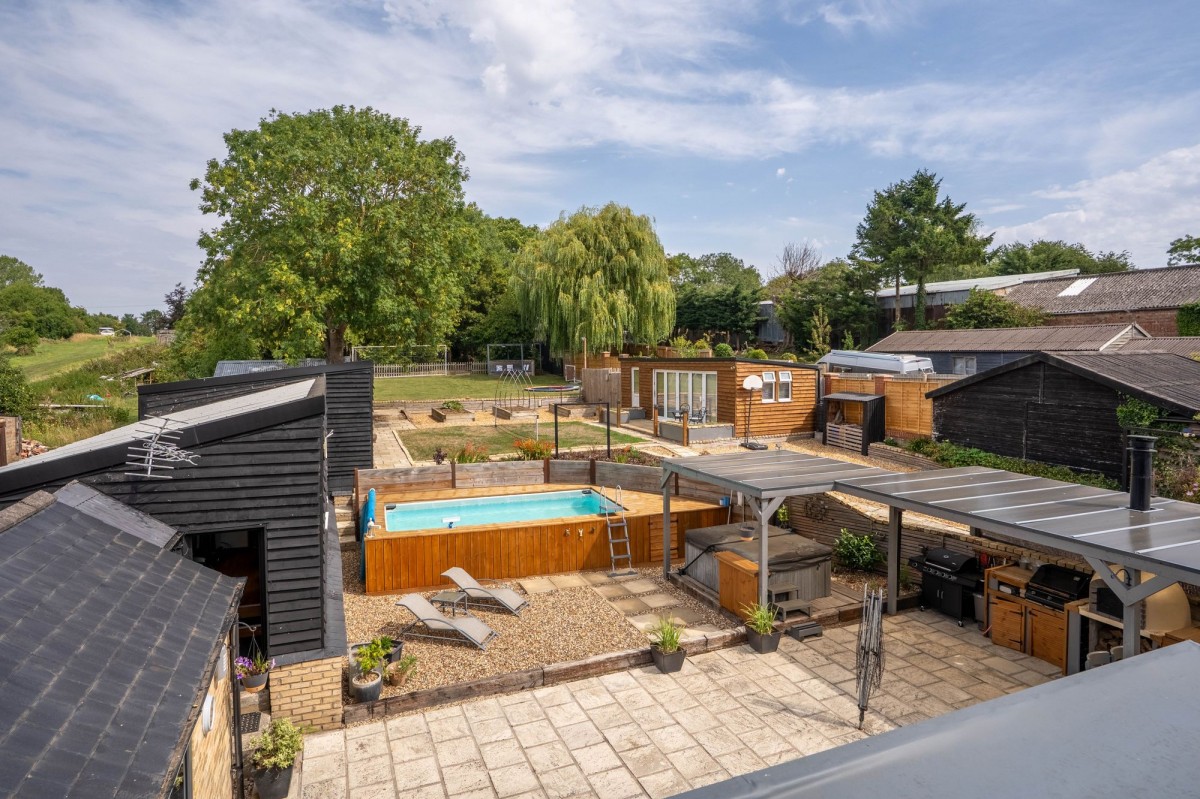 Hillrow, Haddenham, CB6