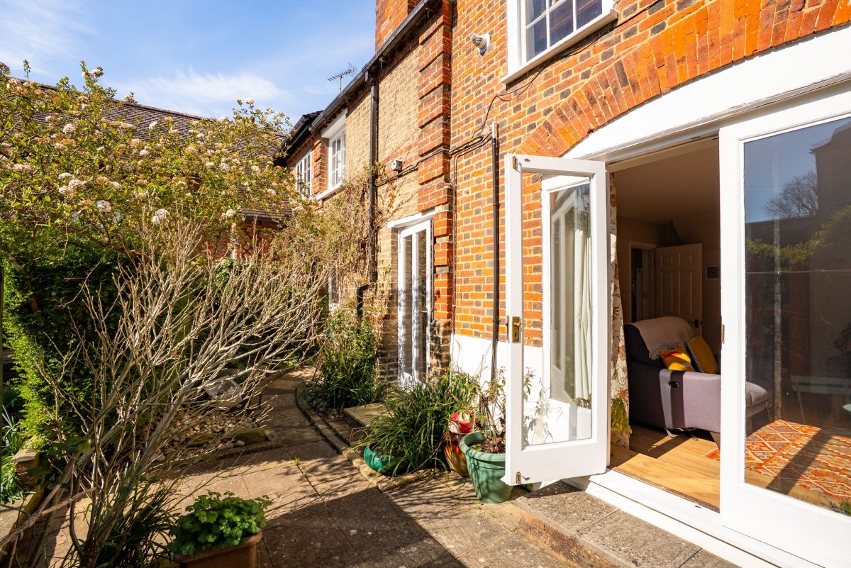 Holttums Yard, Linton, CB21