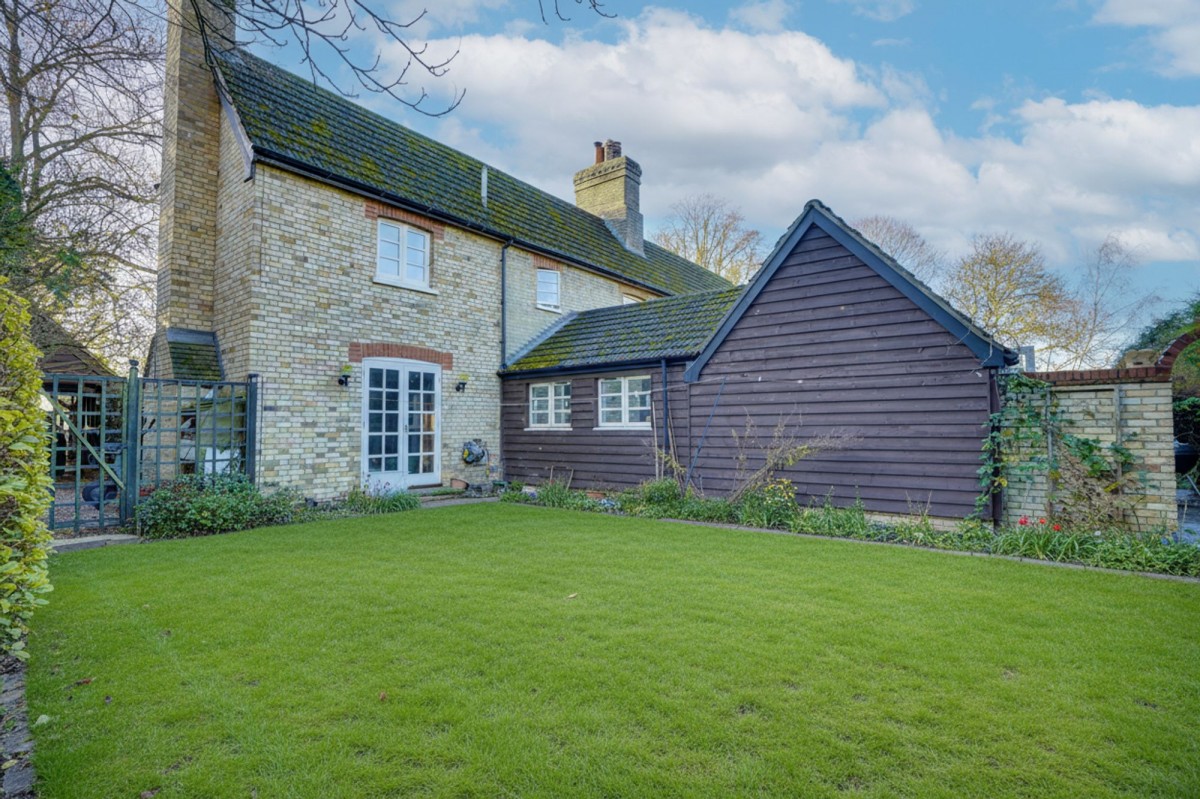 London Road, Six Mile Bottom, CB8