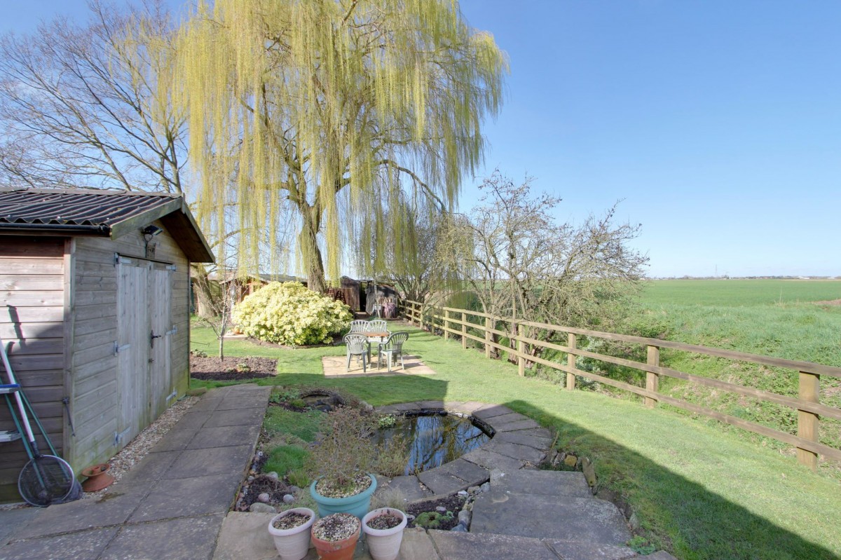 South-Eau Bank, Throckenholt, PE12