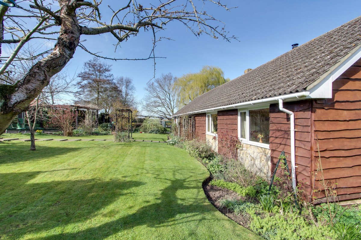 South-Eau Bank, Throckenholt, PE12