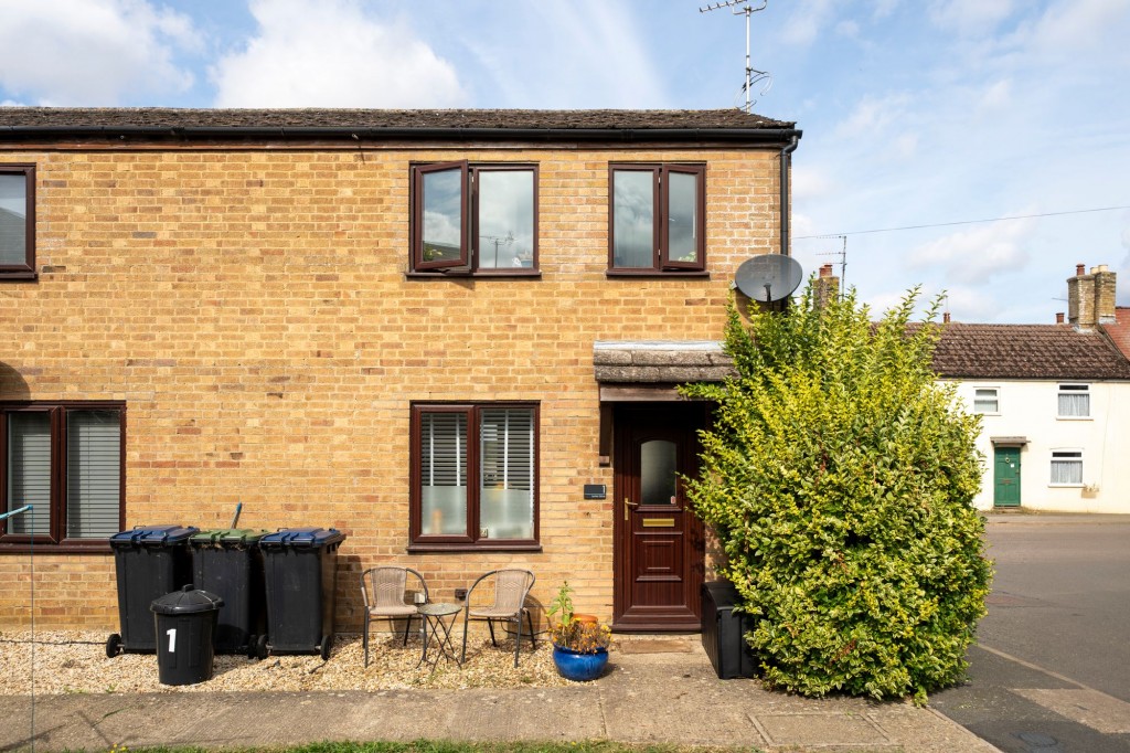 Lester Drive, Haddenham, CB6