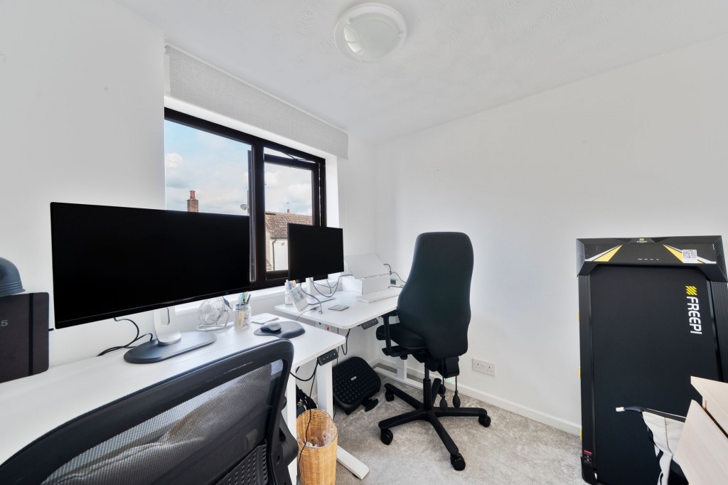 Lester Drive, Haddenham, CB6