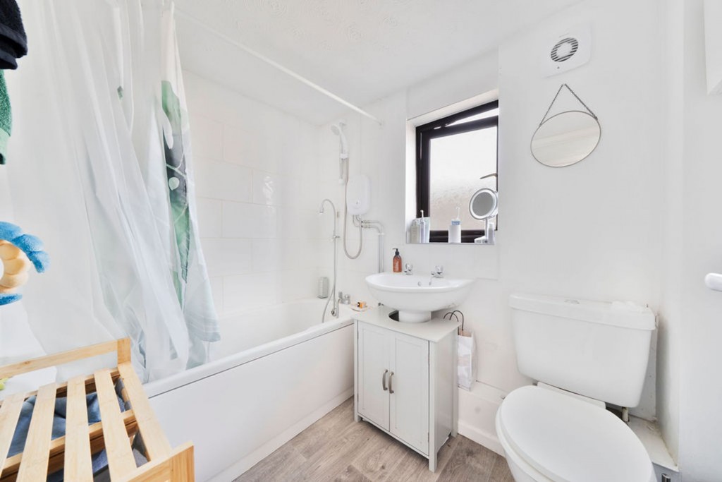 Lester Drive, Haddenham, CB6