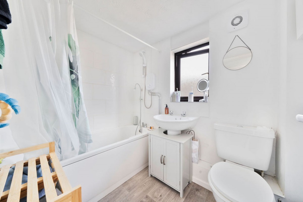 Lester Drive, Haddenham, CB6