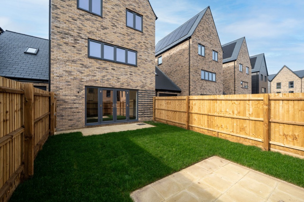 Aylesbury Walk, Northstowe, CB24