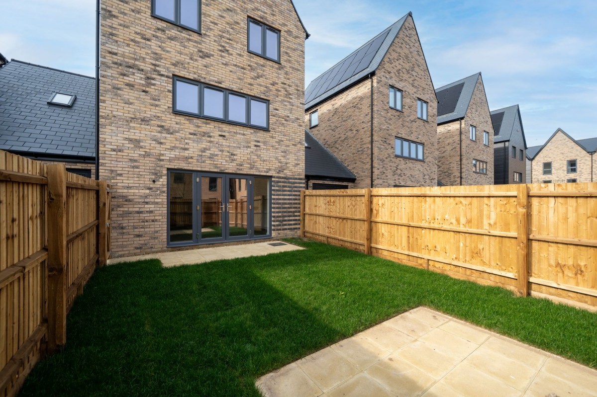 Aylesbury Walk, Northstowe, CB24