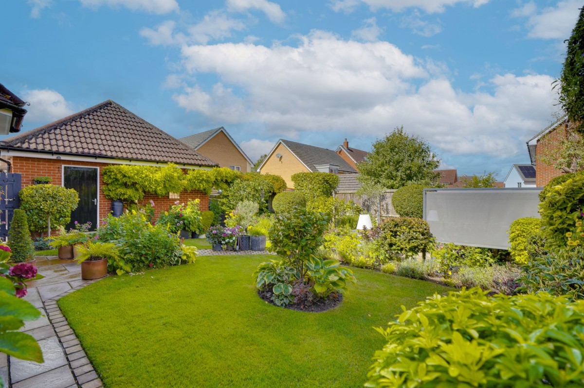 Chamomile Close, Red Lodge, IP28