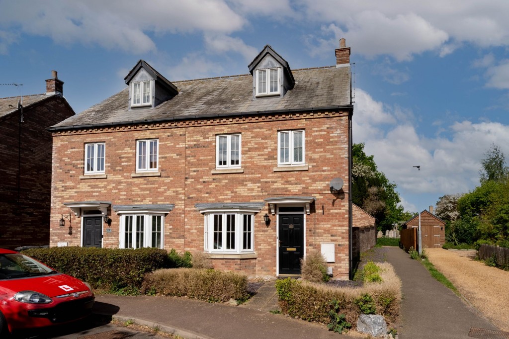 Hampton Close, Fenstanton, PE28