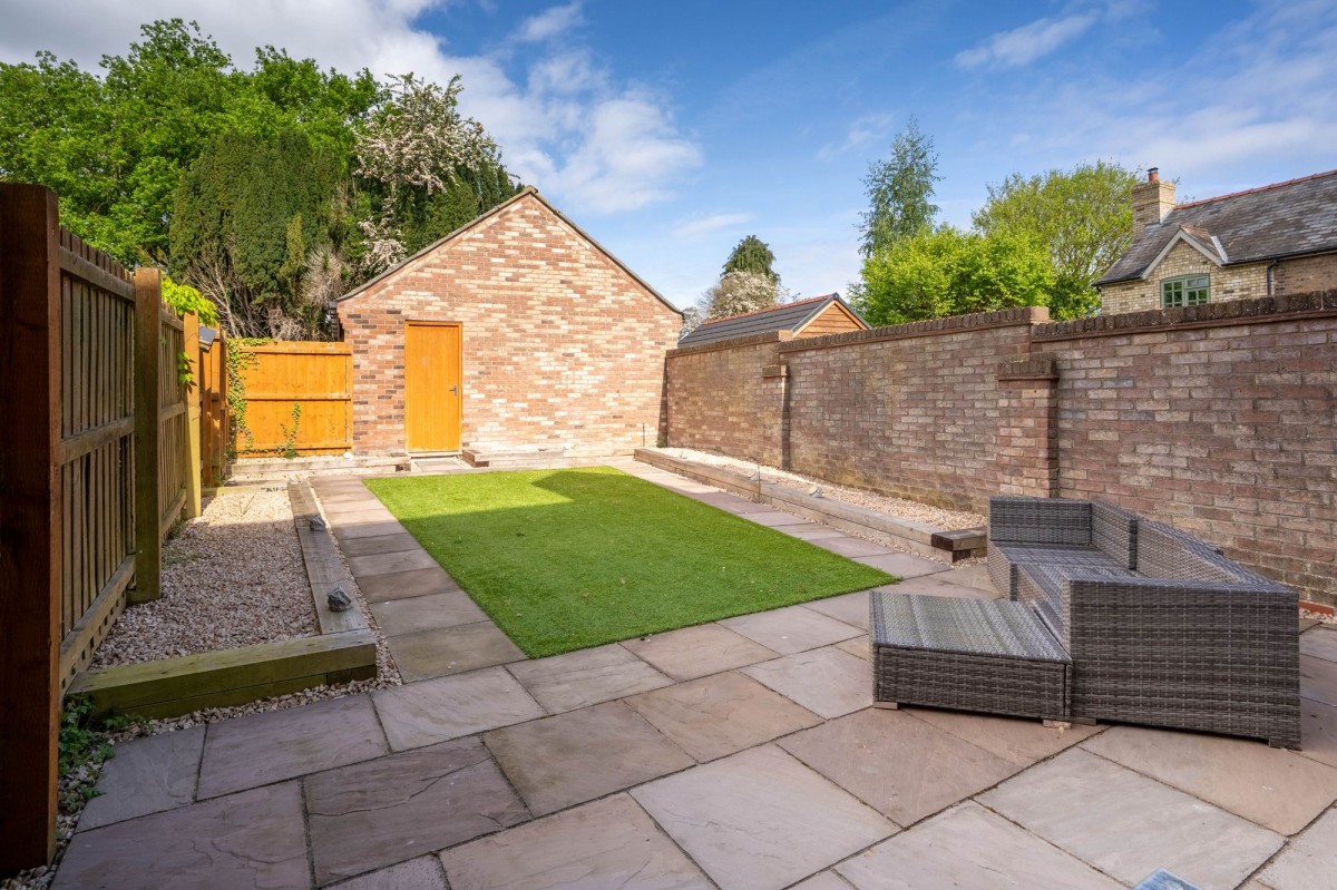 Hampton Close, Fenstanton, PE28