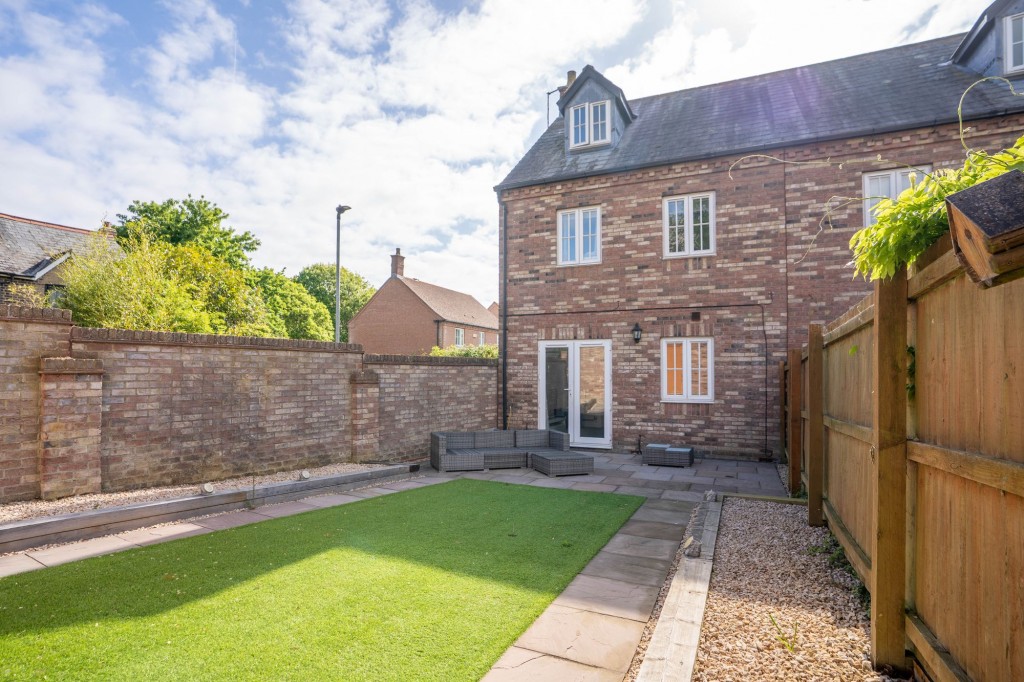 Hampton Close, Fenstanton, PE28