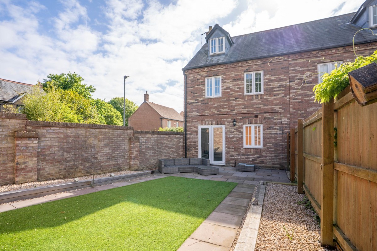 Hampton Close, Fenstanton, PE28