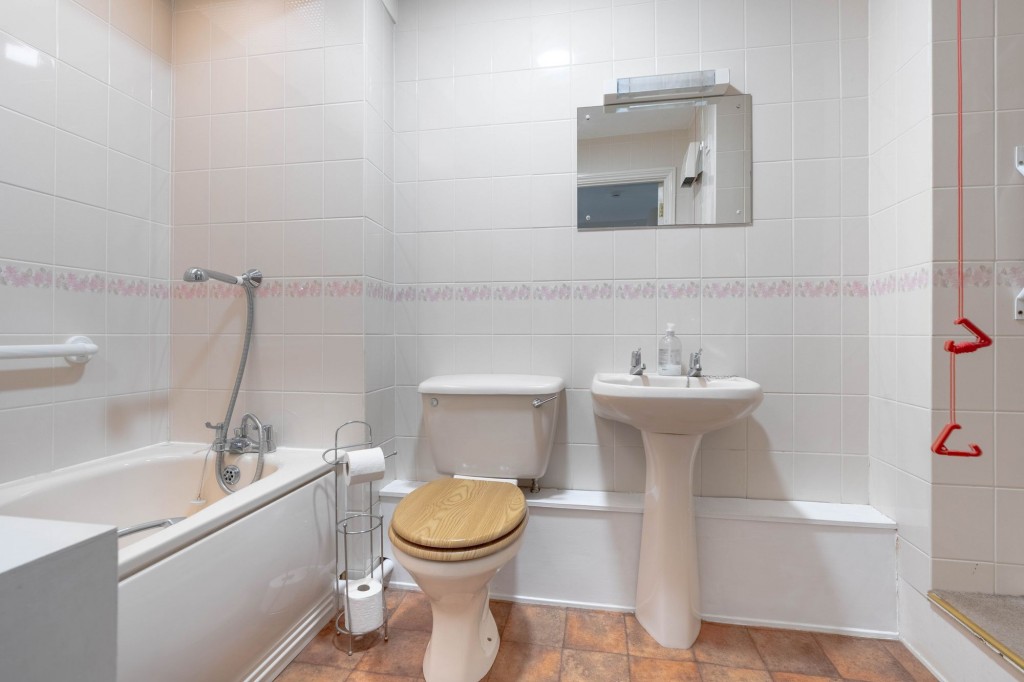Dovehouse Close, Linton, CB21