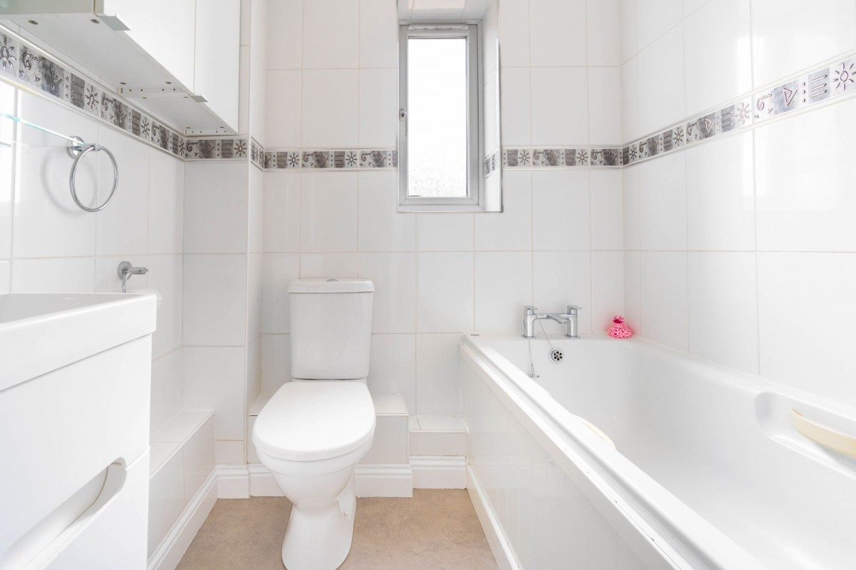 Elizabeth Way, Haddenham, CB6