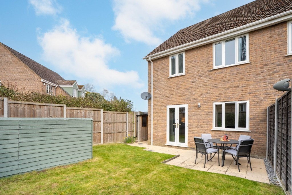 Elizabeth Way, Haddenham, CB6