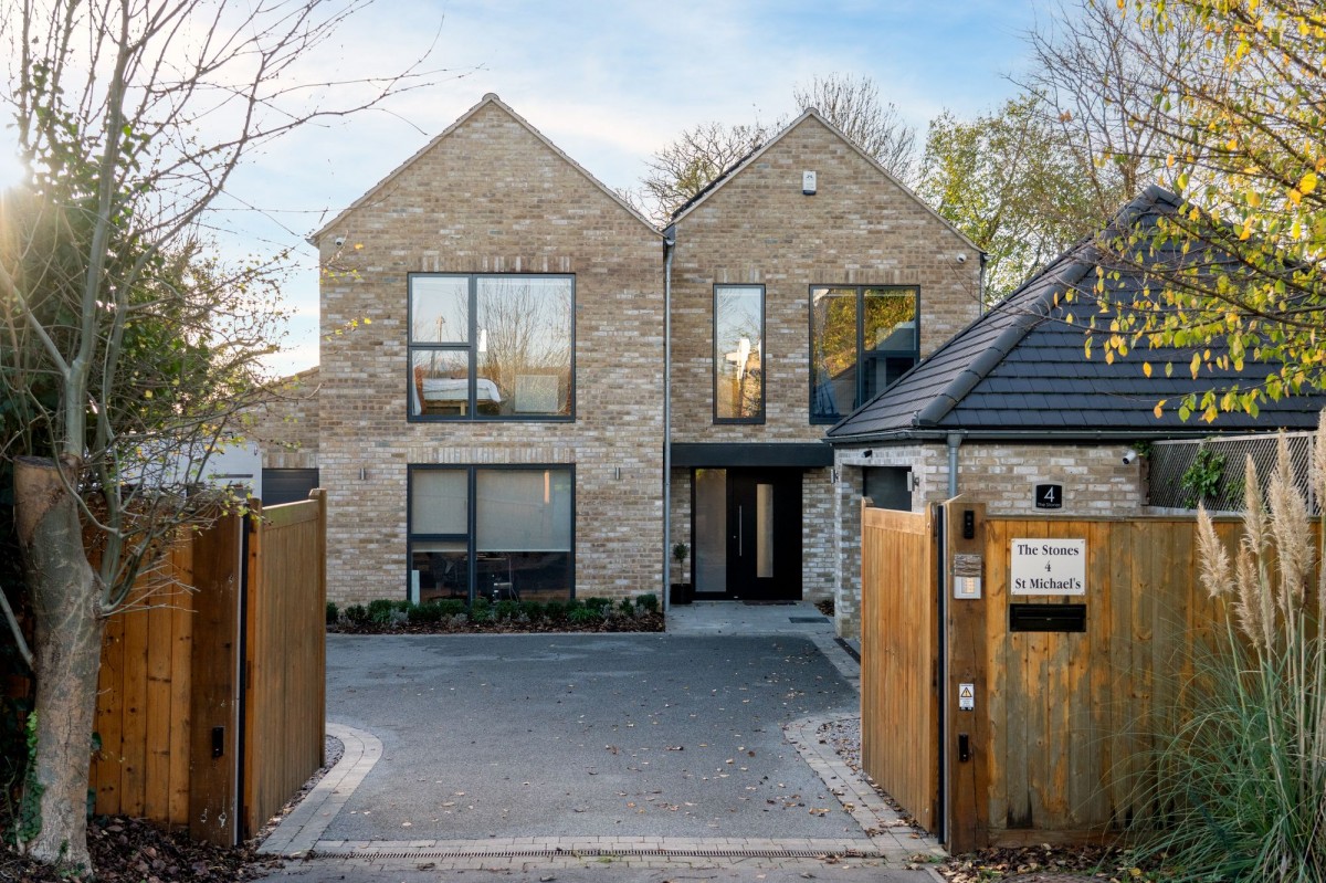 St. Michaels, Longstanton, CB24