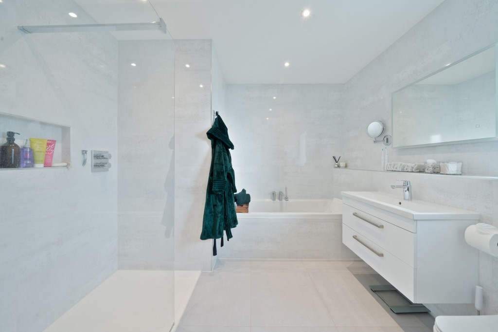 St. Michaels, Longstanton, CB24