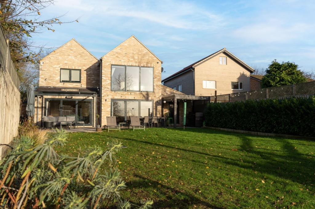 St. Michaels, Longstanton, CB24