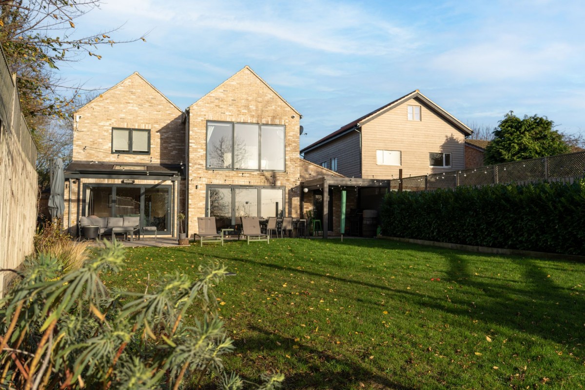 St. Michaels, Longstanton, CB24