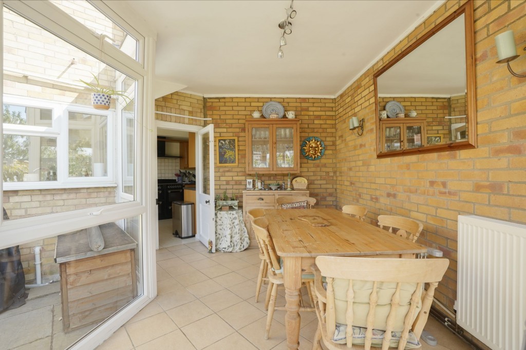 Dovehouse Close, Ely, CB7