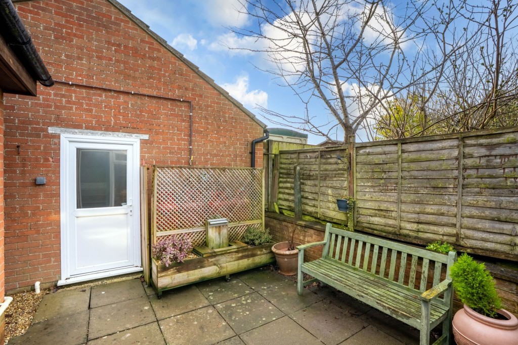 Lester Drive, Haddenham, CB6