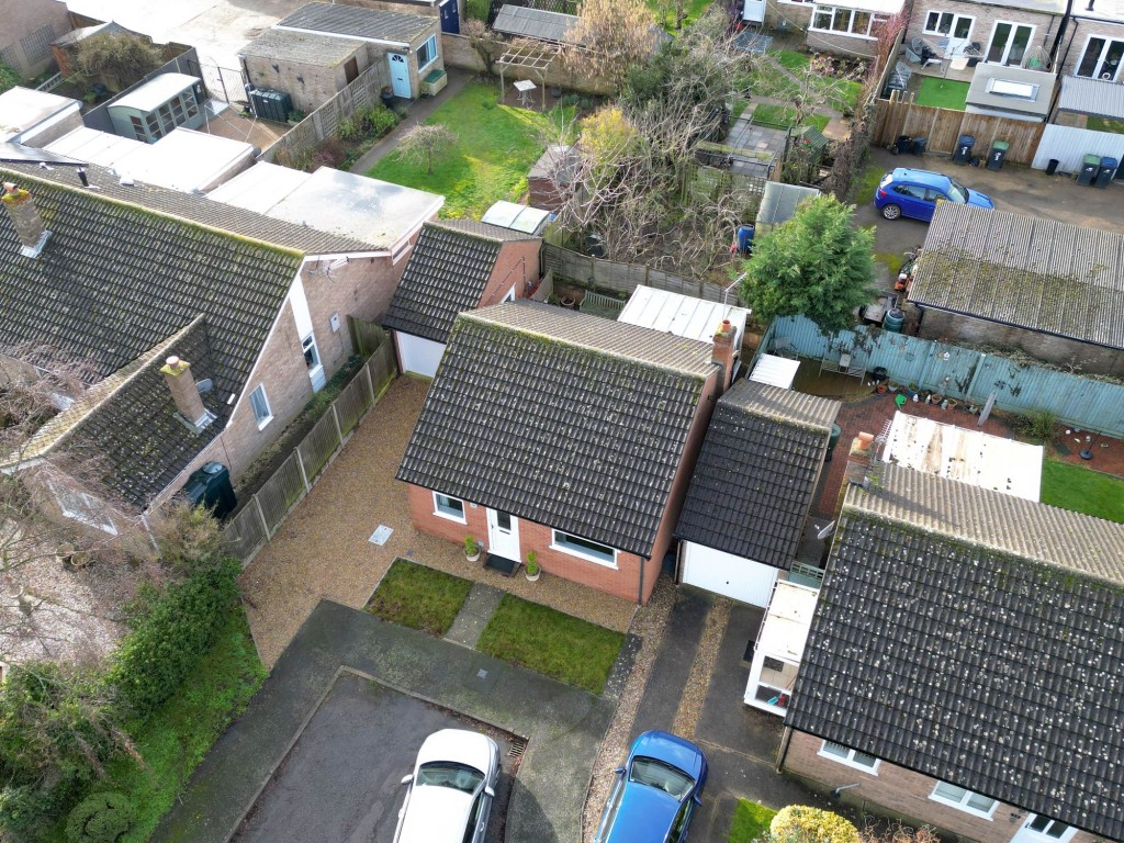 Lester Drive, Haddenham, CB6