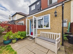 River Avenue, Hoddesdon