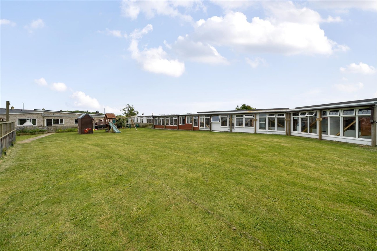 Bungalow & Cattery Business, Avalanche Road, Southwell,Portland