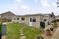 Bungalow & Cattery Business, Avalanche Road, Southwell,Portland