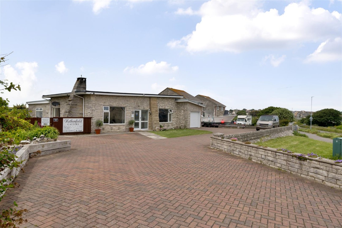 Bungalow & Cattery Business, Avalanche Road, Southwell,Portland
