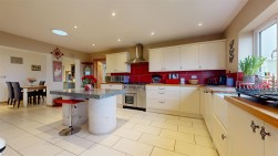Bungalow & Cattery Business, Avalanche Road, Southwell,Portland