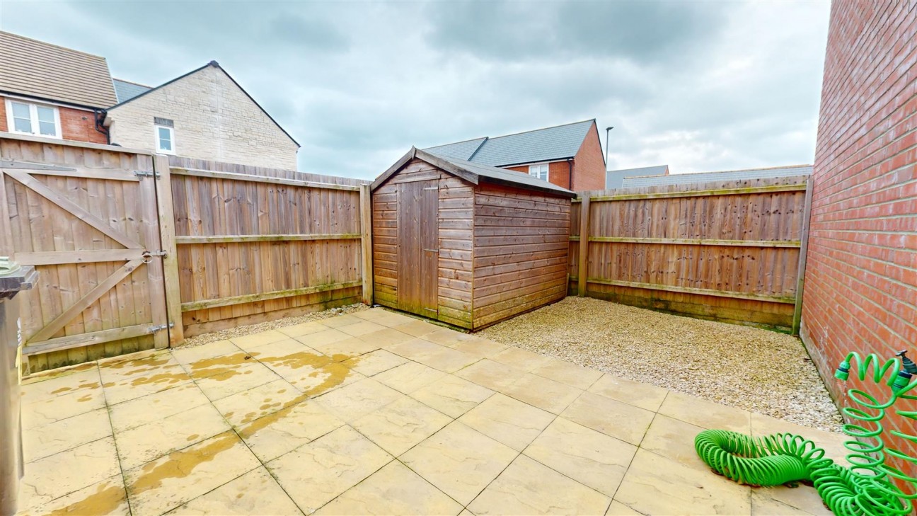 15 West Field Road, Weymouth