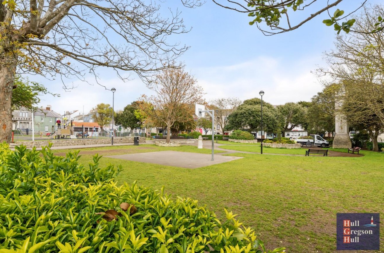 Easton Square, Portland