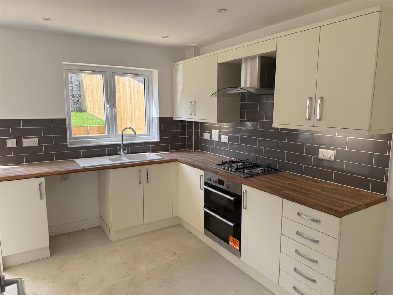 10 Little Francis Drive, Weymouth, DT4 0FP