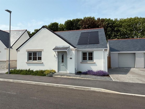 33 Kingbarrow Drive, Portland DT5 2FH