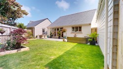 33 Kingbarrow Drive, Portland DT5 2FH