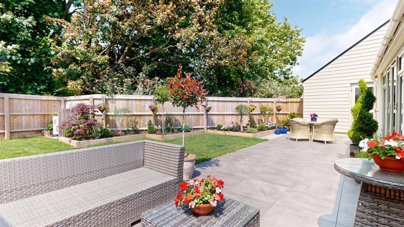 33 Kingbarrow Drive, Portland DT5 2FH
