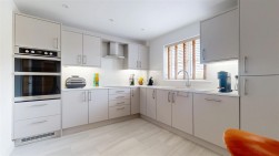 33 Kingbarrow Drive, Portland DT5 2FH