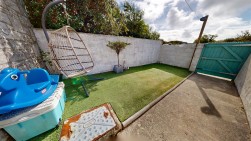 Grove Road, Portland