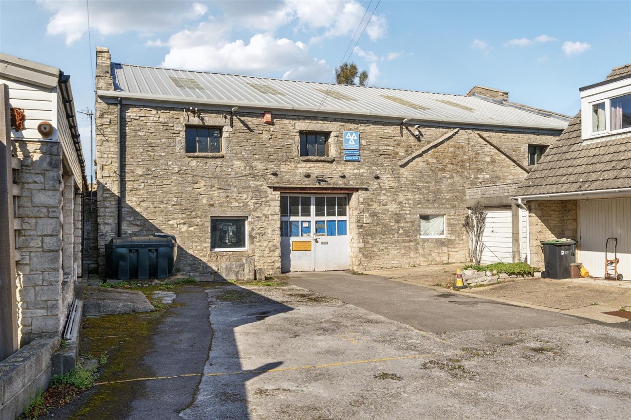 Greystone Garage, Outbuilding and Hardstanding