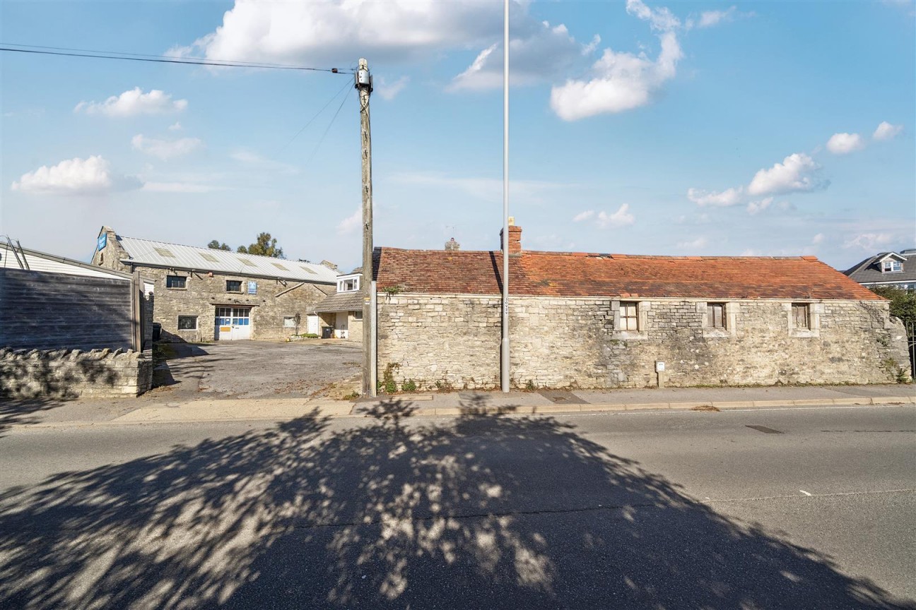 Greystone Garage, Outbuilding and Hardstanding