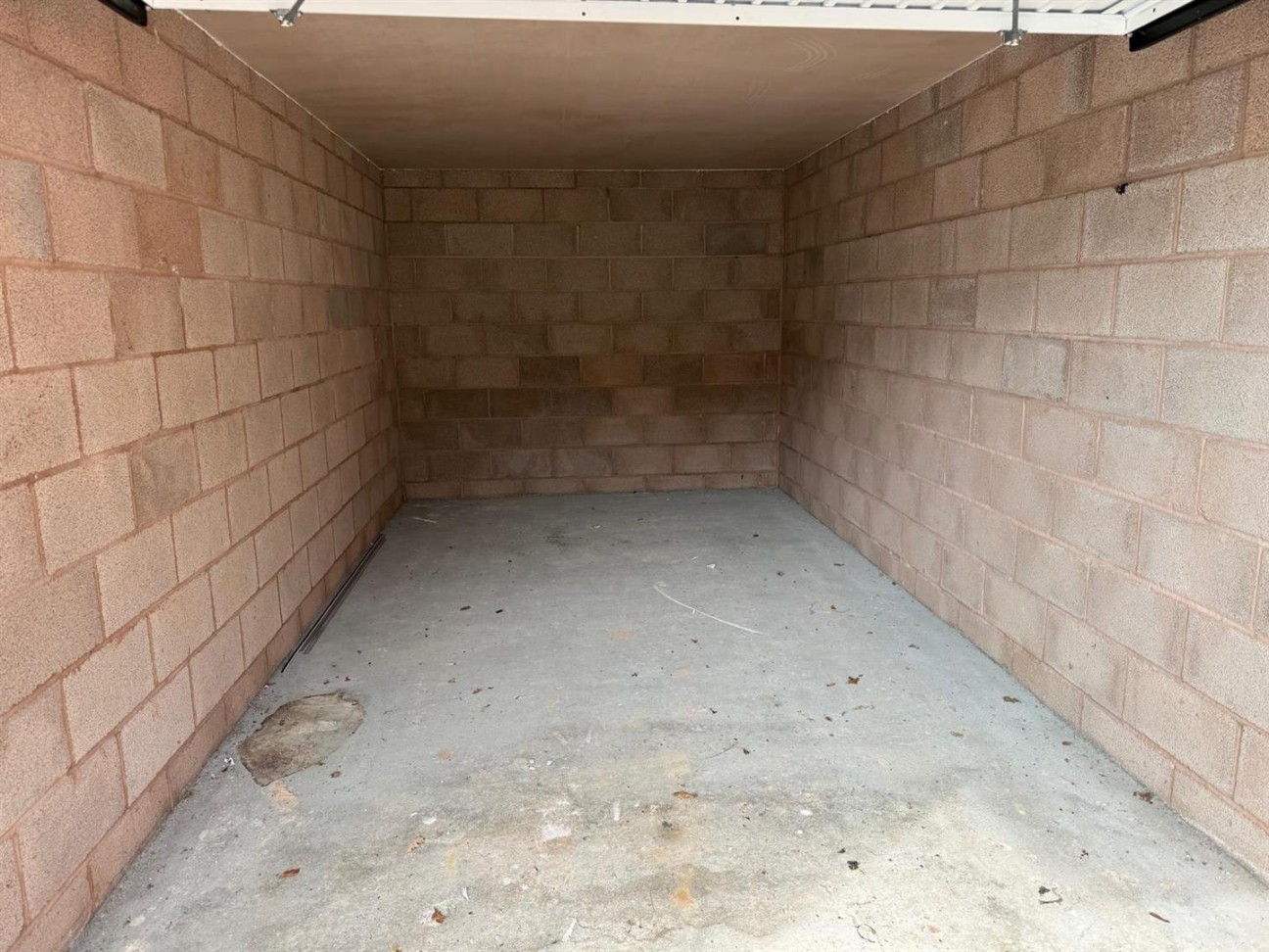 Garage D, Dukes Way, Axminster