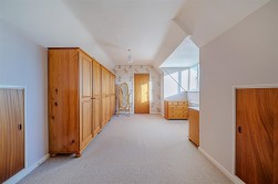 Clarence Close, Portland