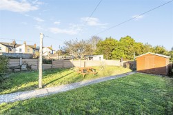 Clarence Close, Portland