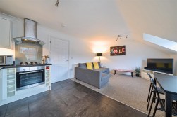 East Court, Kings Road East