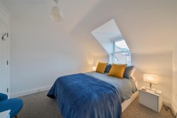 East Court, Kings Road East